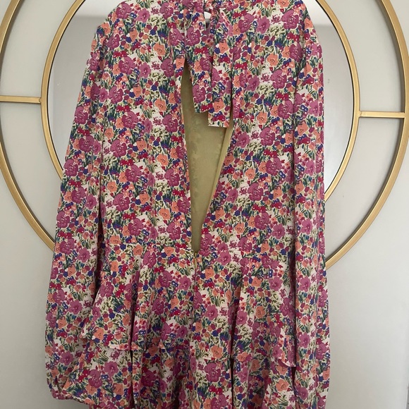 VICI XS FLORAL ROMPER Endless Rose NWT beautiful - Picture 4 of 9